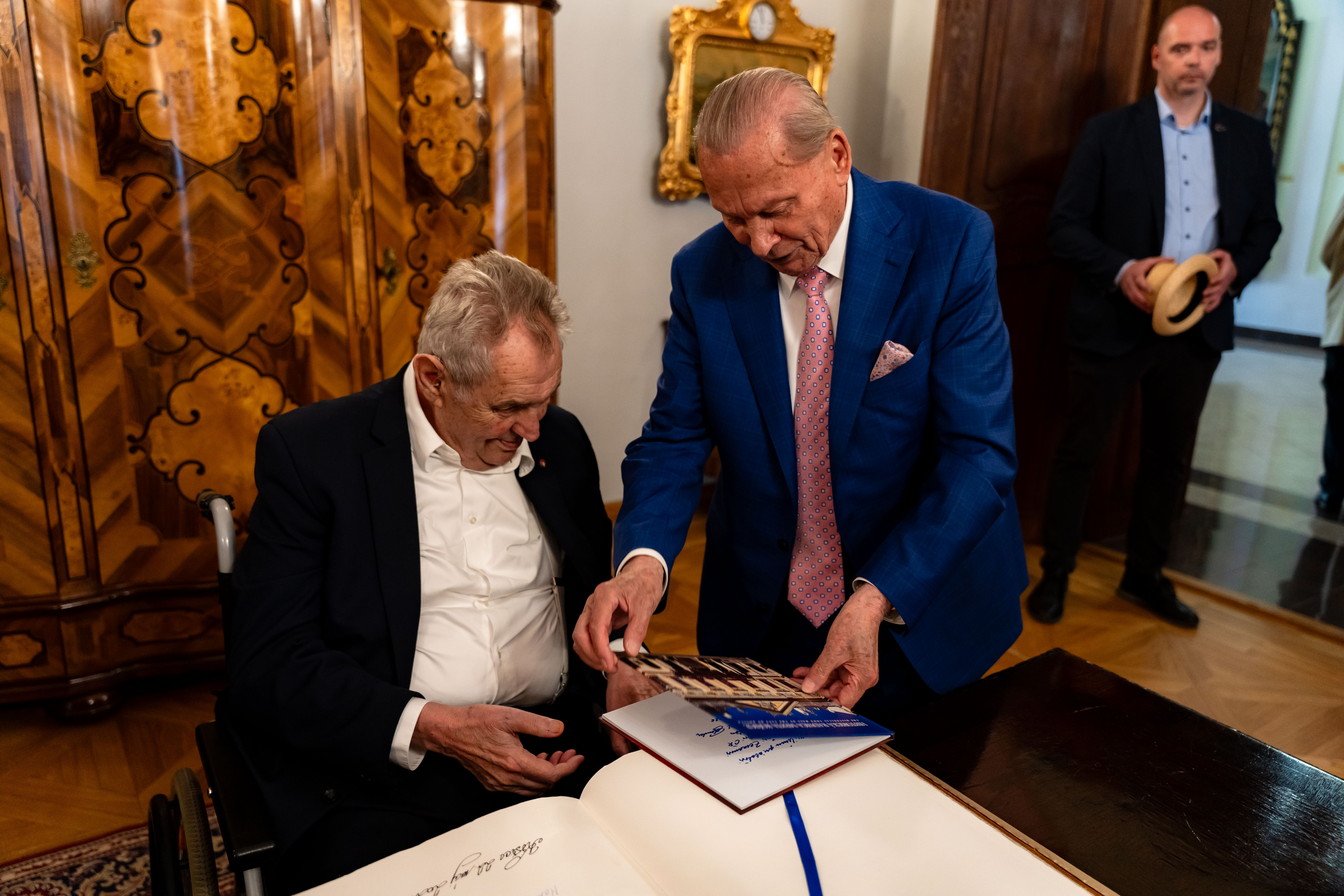 Prezident ZEMAN V Kosiciach so Schusterom -1-83